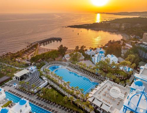 Rubi Platinum Spa Resort & Suites - Housity