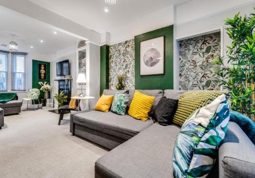 Central Pier Place - By My Getaways - Housity