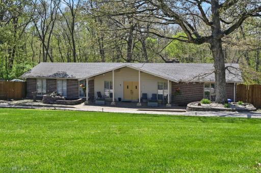 Lake Saint Louis Family Friendly Lakefront Retreat - Housity