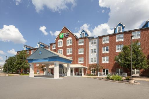 Holiday Inn Express Hotel & Suites St. Louis West-O'Fallon by IHG - Housity