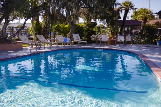 Adelaide Inn - Housity
