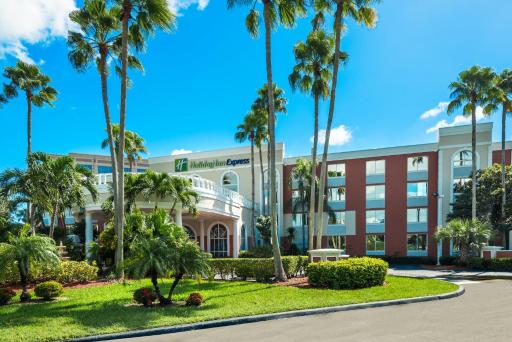 Holiday Inn Express Miami Airport Doral Area by IHG - Housity