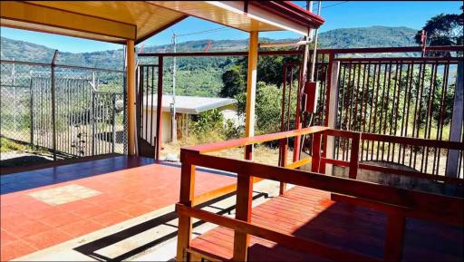 Casa con vista a valle de Dota y zona cafetalera - Housity