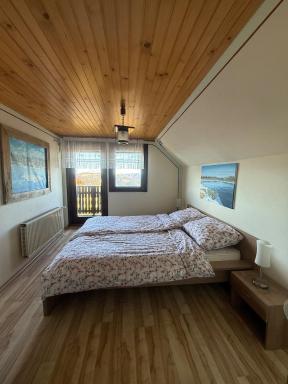 Private Forest Cabin with Epic View - Housity