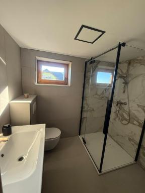 Private Forest Cabin with Epic View - Housity