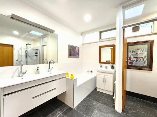 Beach Southland Guesthouse Quad Room 3 with Free Parking - Housity