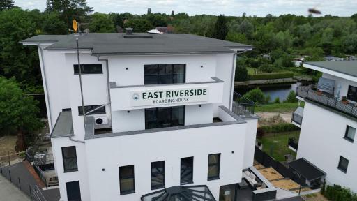 East-Riverside Boardinghouse - Housity