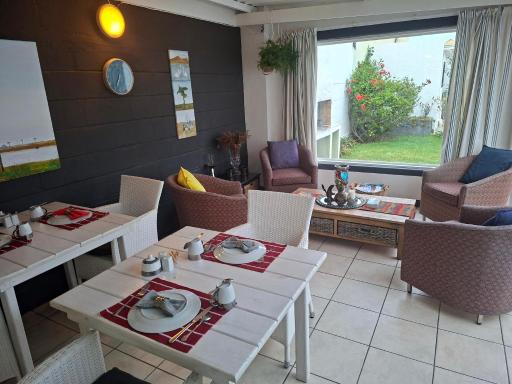 Pebble Stone House - Housity