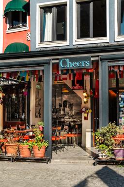 Cheers Hostel - Housity
