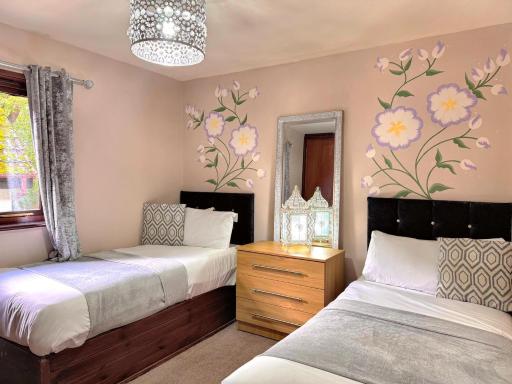 Primrose 18 Hot Tub-Tenby - Housity