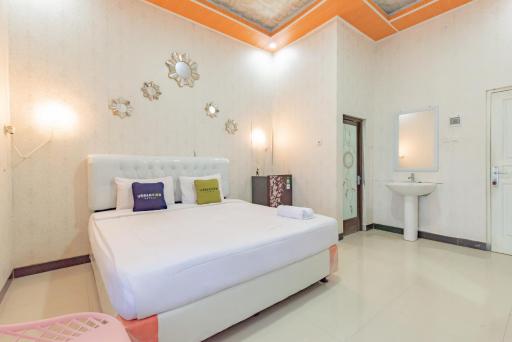 Urbanview Hotel Rifal Home Tegal - Hizvo