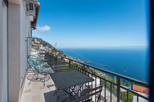 Blue View Luxury Rooms - Housity