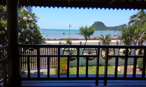 SeeSea Thai wooden house on beachfront - Housity
