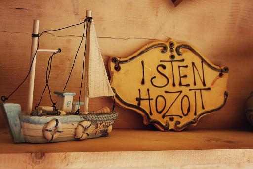 Autóscsárda és Panzió - Housity