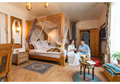 Hidden Gem Antique Apt with Stunning City Views - Housity