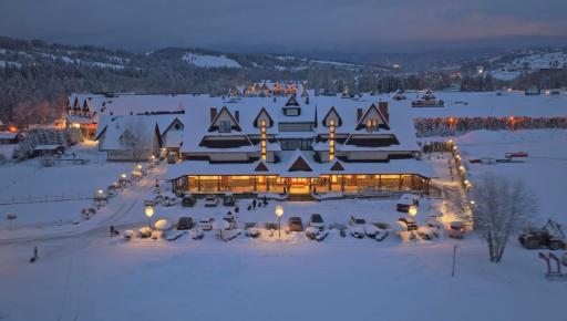 Borowy Dwór- Biznes, Spa & Fun - Housity