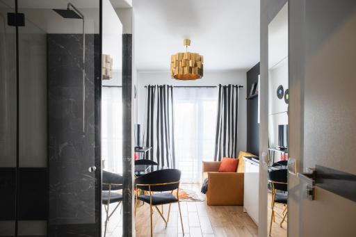 Wyjątkowy apartament z prysznicem pośrodku na wyjątkowe wieczory - dostęp na kod, parking - Housity