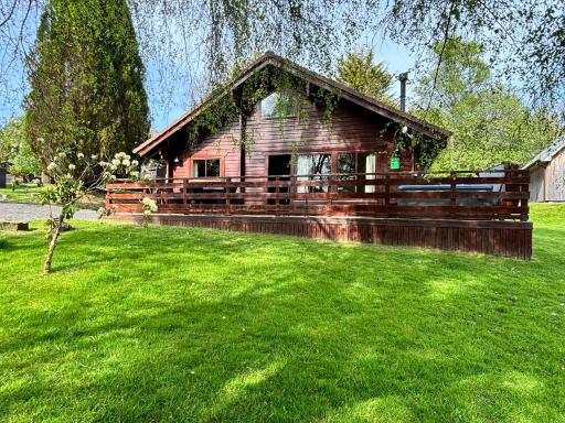 Lady Galloway 27 with Hot Tub - Housity