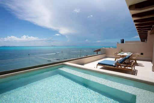 Beachfront Luxe Penthouse Studio in Isla Mujeres - Housity