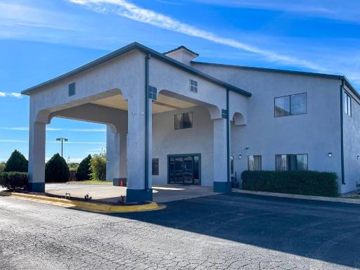 Econo Lodge Inn & Suites Sweetwater I-20 - Housity