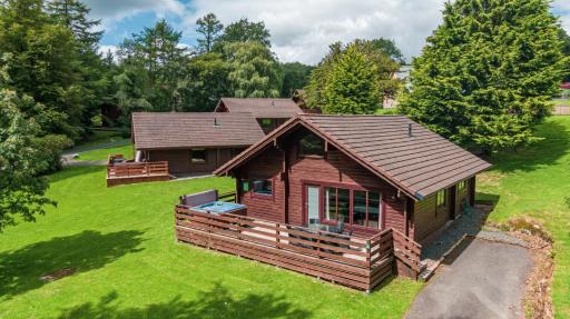 Lady Galloway 30 with Hot Tub - Housity