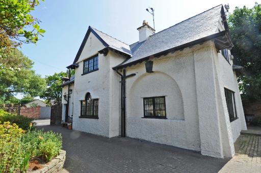 Seaways Cottage Hoylake - Housity