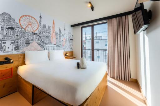 easyHotel Valencia Ciutat Vella - Housity
