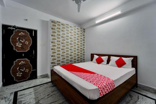Super OYO Flagship Hotel Mahal Inn - Housity