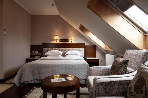 AllureInn Hotel and Spa - Housity