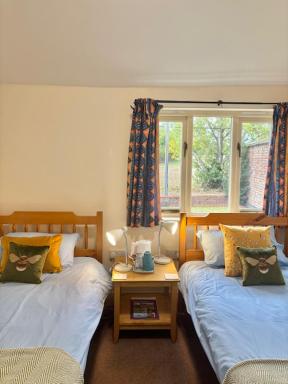 The Farmyard at Doddington - Housity