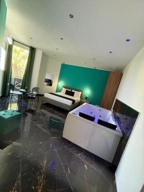 Hotel Movida - Housity