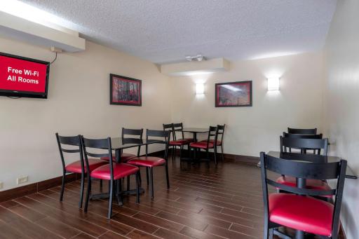 Red Roof Inn Charlottesville - Housity