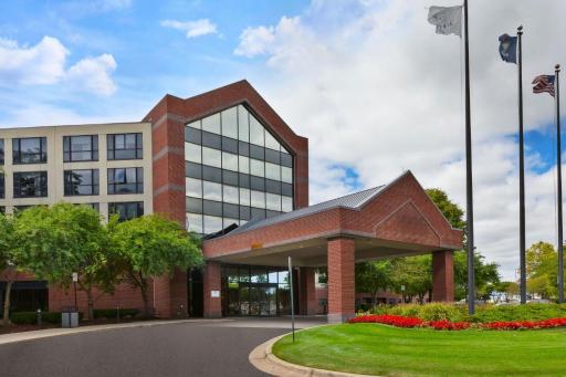 Hotel Auburn Hills - Housity