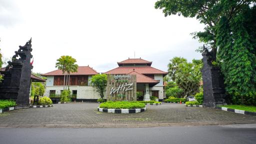 Grand Whiz Hotel Nusa Dua Bali - Housity
