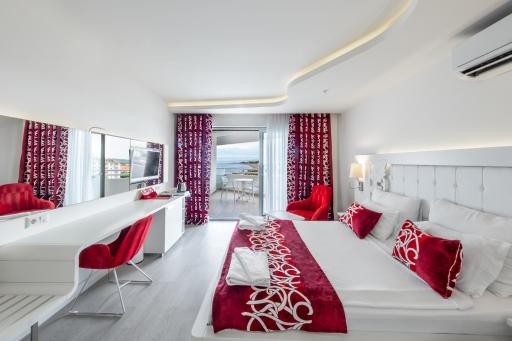 Laguna Beach Alya Resort & Spa - Housity