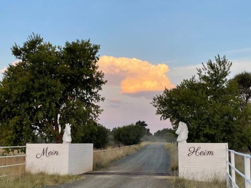 Mein Heim Estate Guest Farm - Housity
