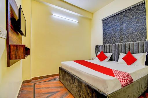 Hotel O White Hut - Housity