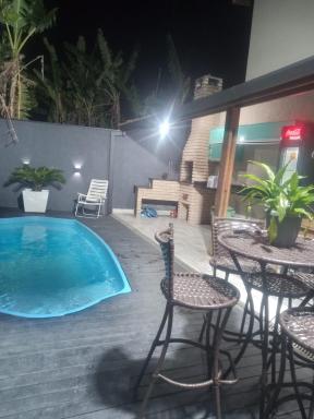 Casa na praia com piscina - Housity