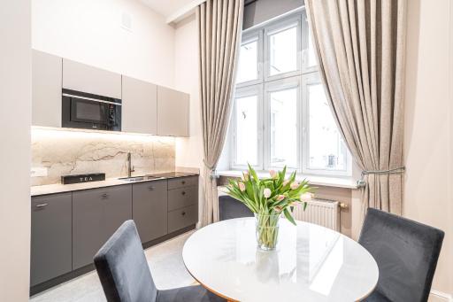 Venetian House Market Square Aparthotel - Housity