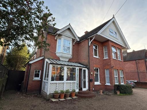 Wimblehurst Hotel - Housity