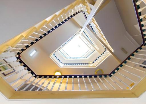 The Carlton Hotel - Housity