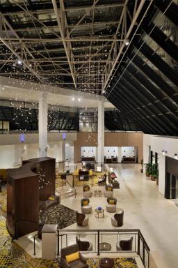 Hilton Stamford Hotel & Executive Meeting Center - Housity