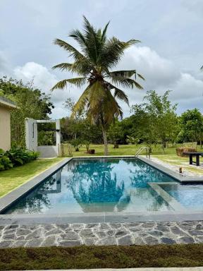 Villa De Lagoon View - Housity