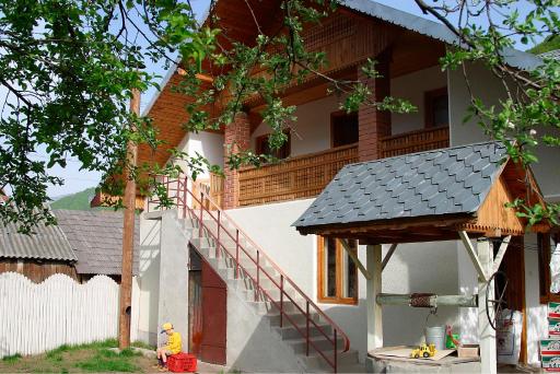 Casa dintre lacuri - Housity