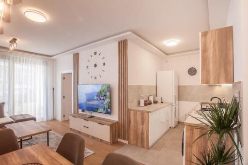 Grand Stay Apartment I Free Private Parking - Housity