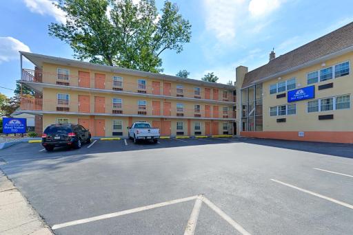 Media Inn & Suites - Housity