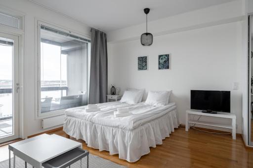 2ndhomes Tampere "Rooftop" Apartment - Ratina 7th Floor Apt with Amazing Lake View - Housity