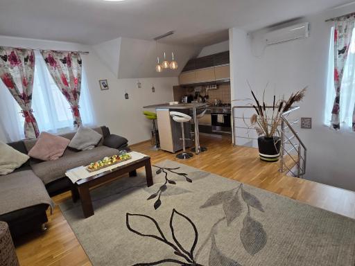 Smiley Apartment - Housity