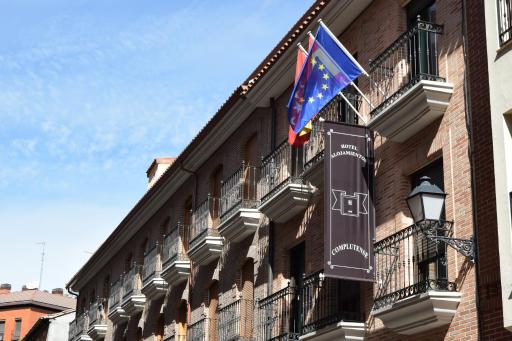 Hotel Complutense - Housity