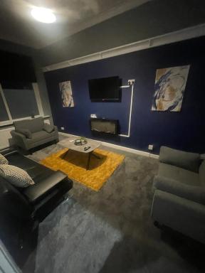 Affordable Luxury 3 Stunning Two Bed Apartment Sunderland close to City centre Hospital Crown Works Studio and Nissan - Housity